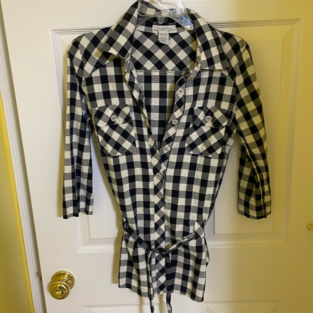 CHARLOTTE RUSSE BLUE BUTTON DOWN PLAID SHIRT